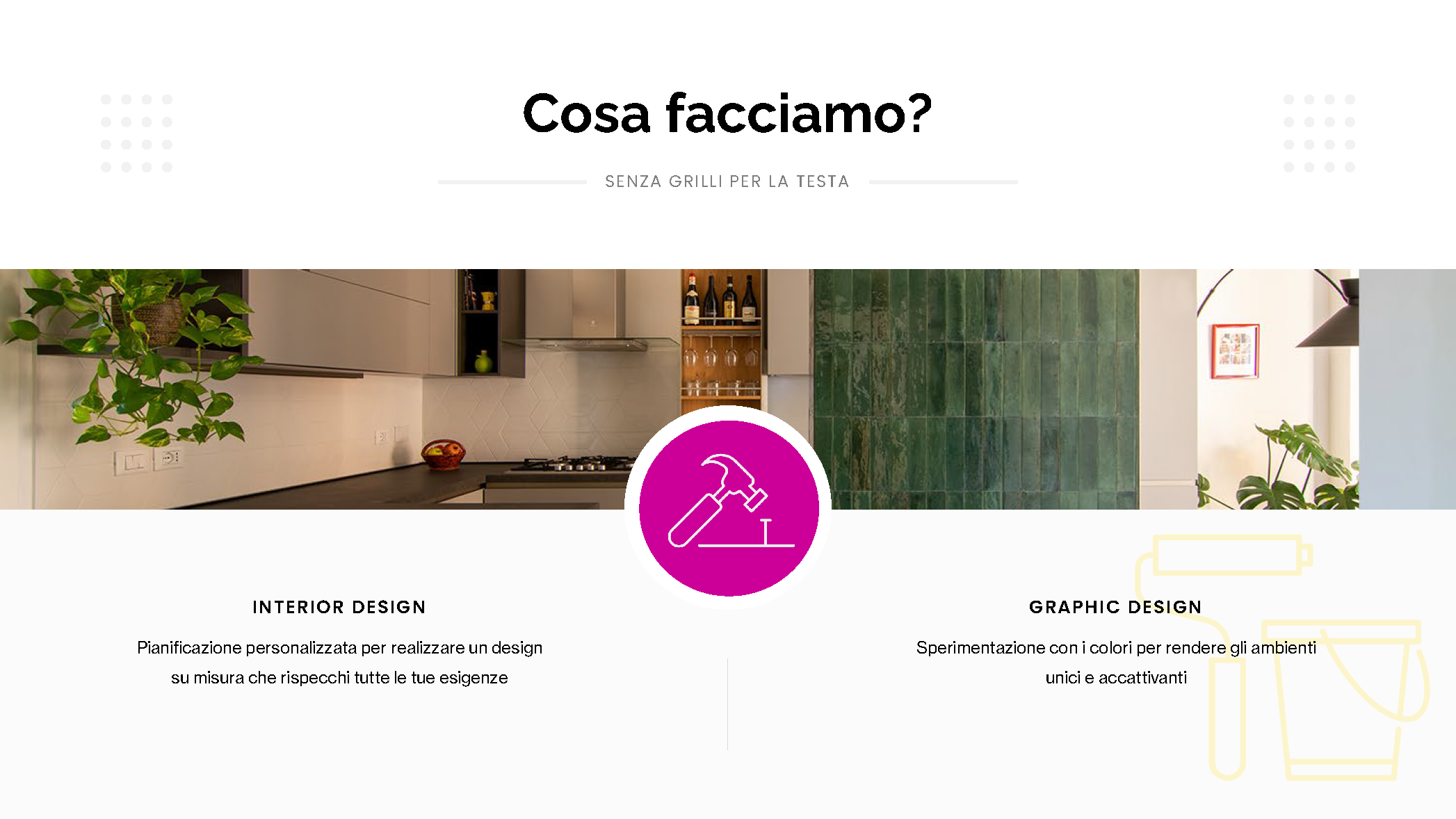 Cucina moderna con pareti piastrellate verdi, design su misura e piante d’arredo, progetto di interior design per spazi funzionali e accoglienti